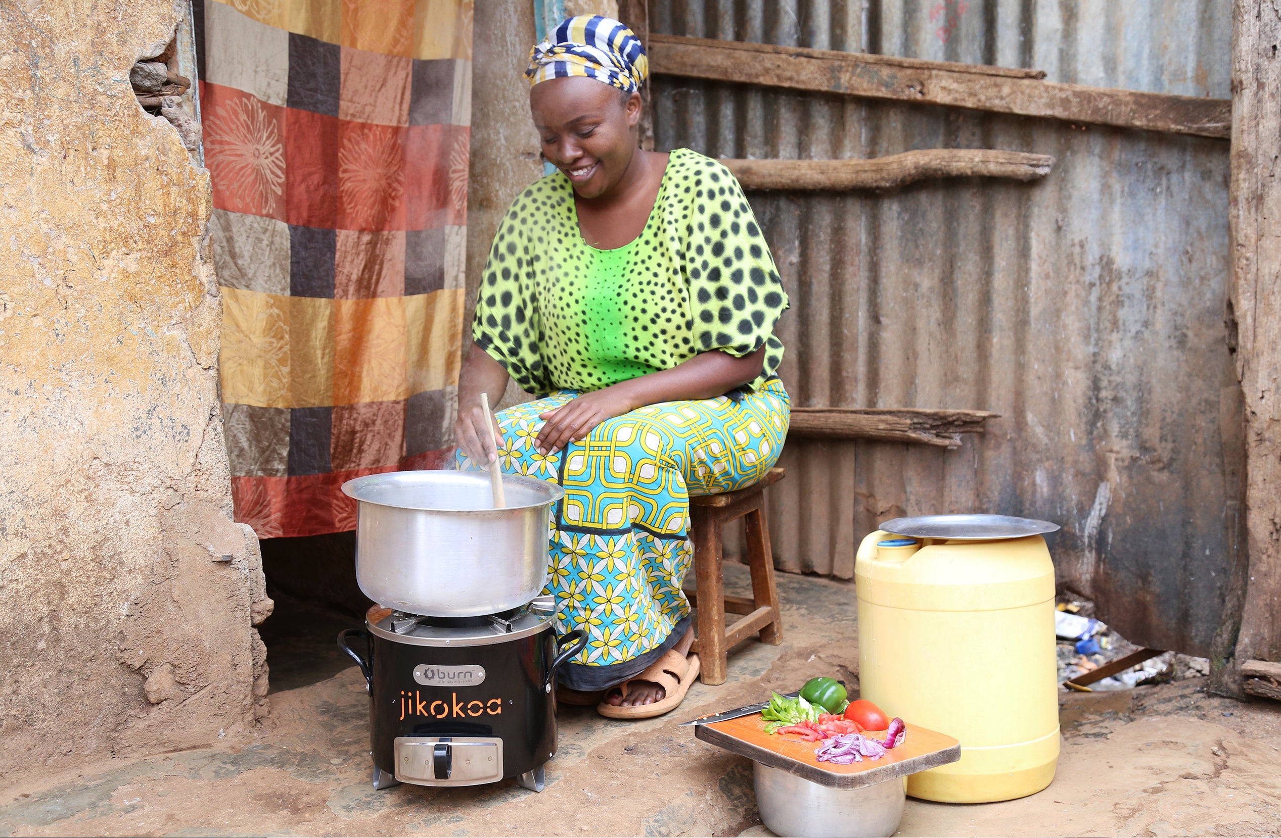 為肯尼亞家庭提供高效清潔的爐灶